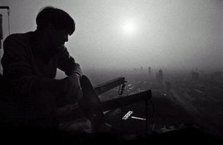 悲痛的照片,照片中的深情告别